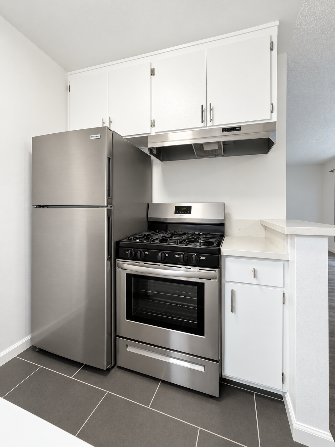 1 bedroom apartment with pool, pet friendly in 1845 Canyon Dr, Unit 7 Los Angeles, CA 90028 — photo 5
