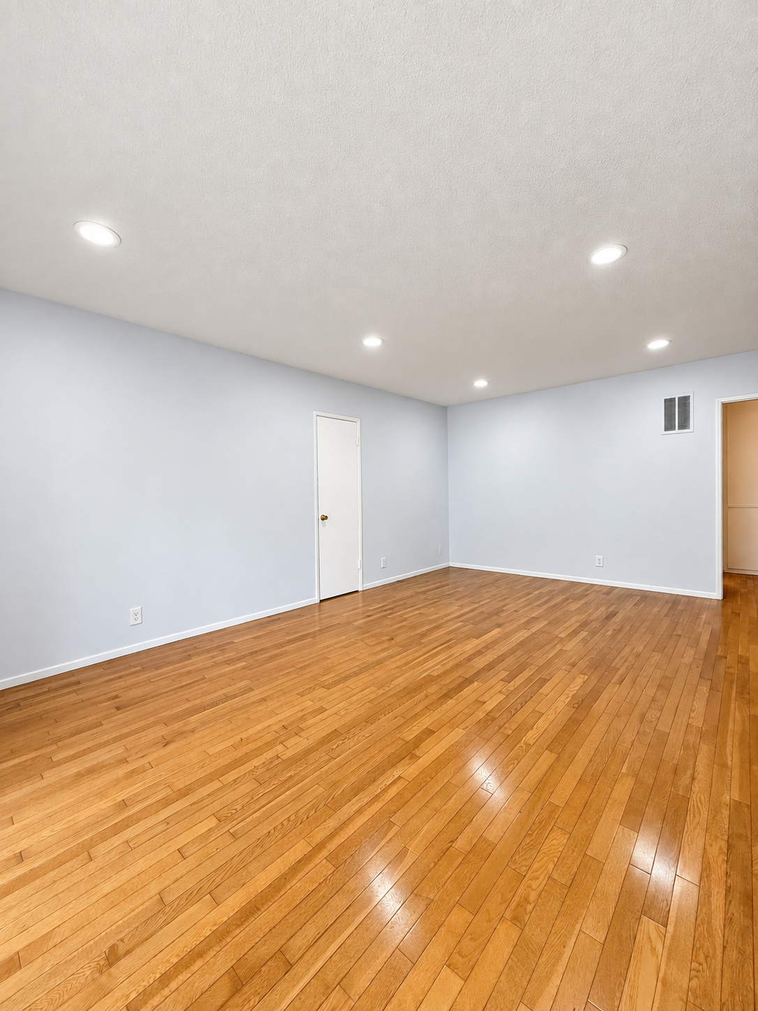 2 bedroom apartment with balcony, pet friendly in 7954 Oakwood Ave, Unit 1 Los Angeles, CA 90048 — photo 11