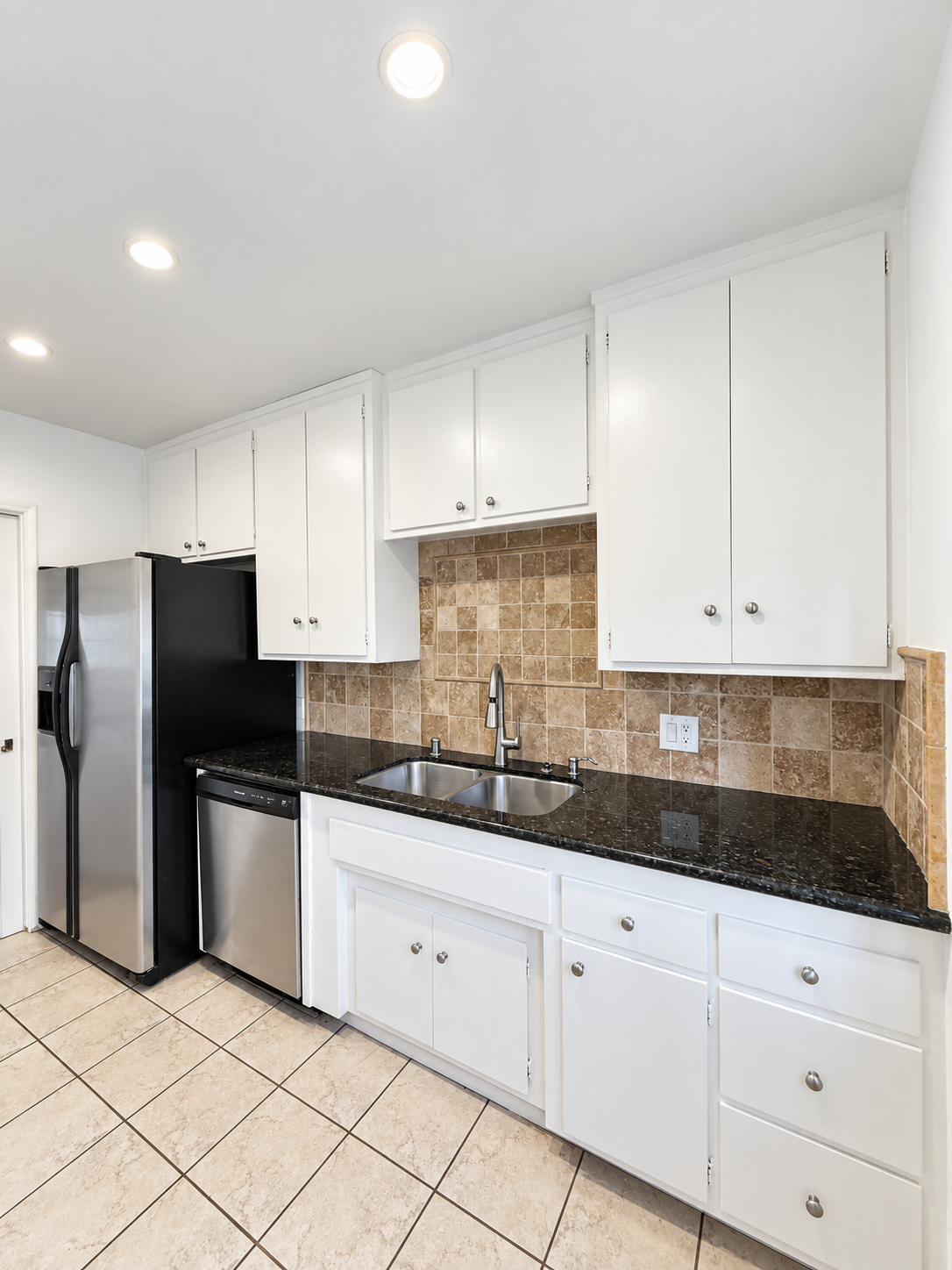 2 bedroom apartment with balcony, pet friendly in 7954 Oakwood Ave, Unit 1 Los Angeles, CA 90048 — photo 6