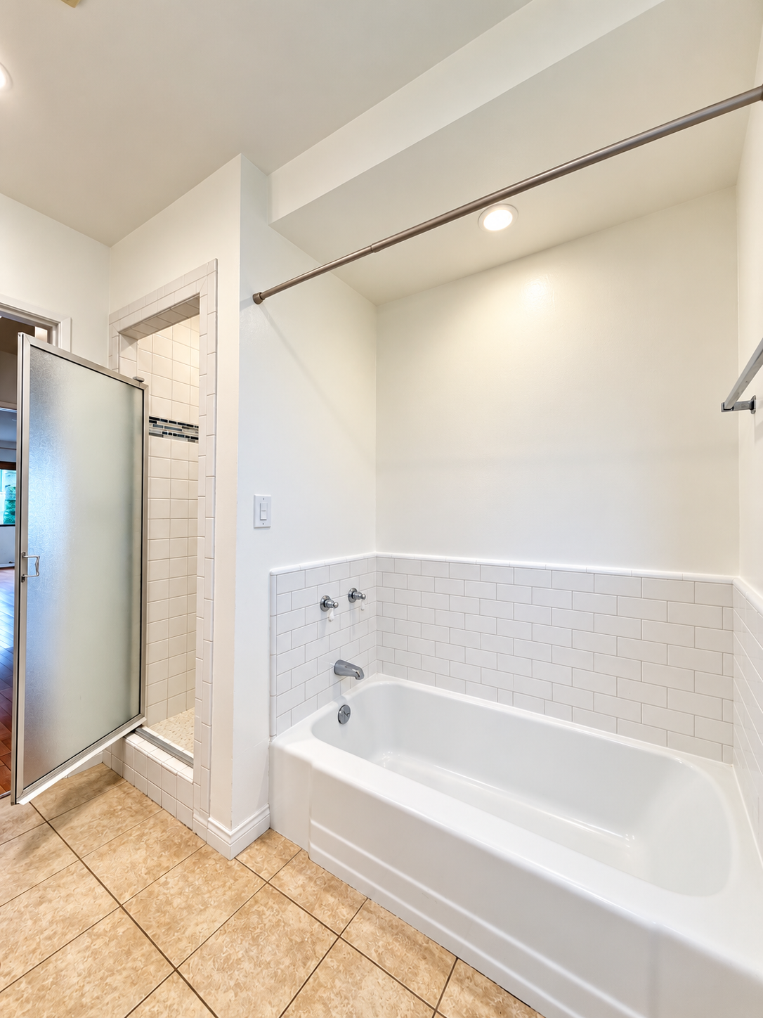 2 bedroom apartment with balcony, pet friendly in 7954 Oakwood Ave, Unit 1 Los Angeles, CA 90048 — photo 8