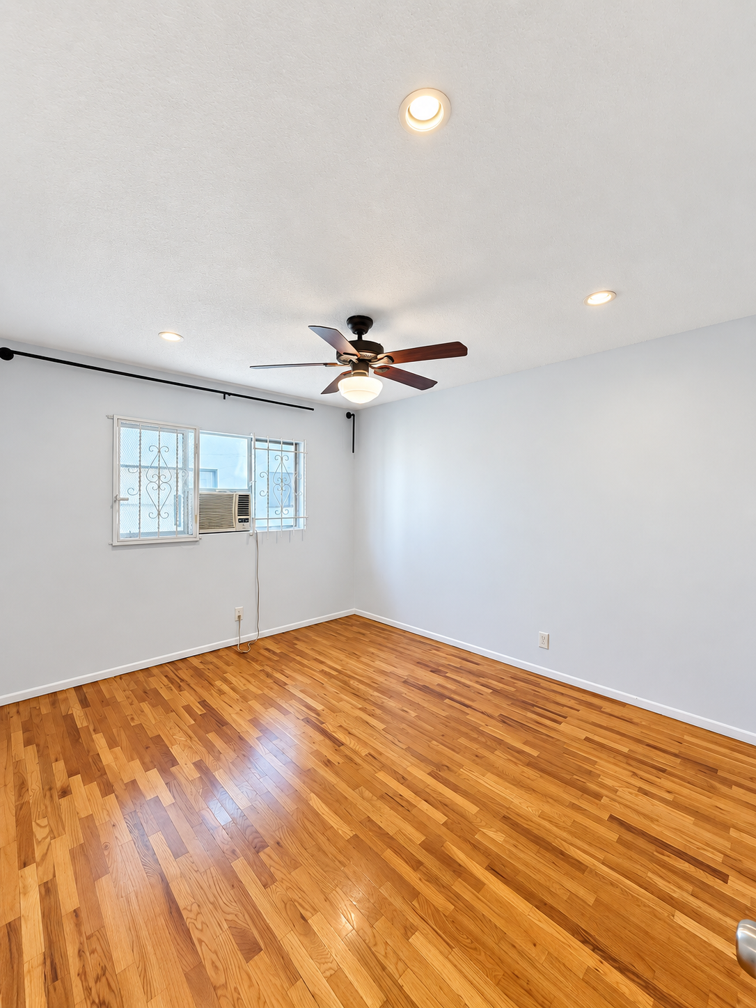 2 bedroom apartment with balcony, pet friendly in 7954 Oakwood Ave, Unit 1 Los Angeles, CA 90048 — photo 14