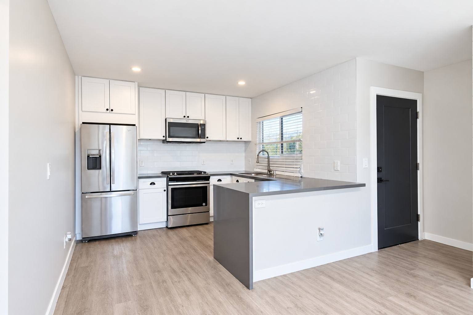3 bedroom apartment, pet friendly in 354 4th Ave, Unit 13 Los Angeles, CA 90291 — photo 5