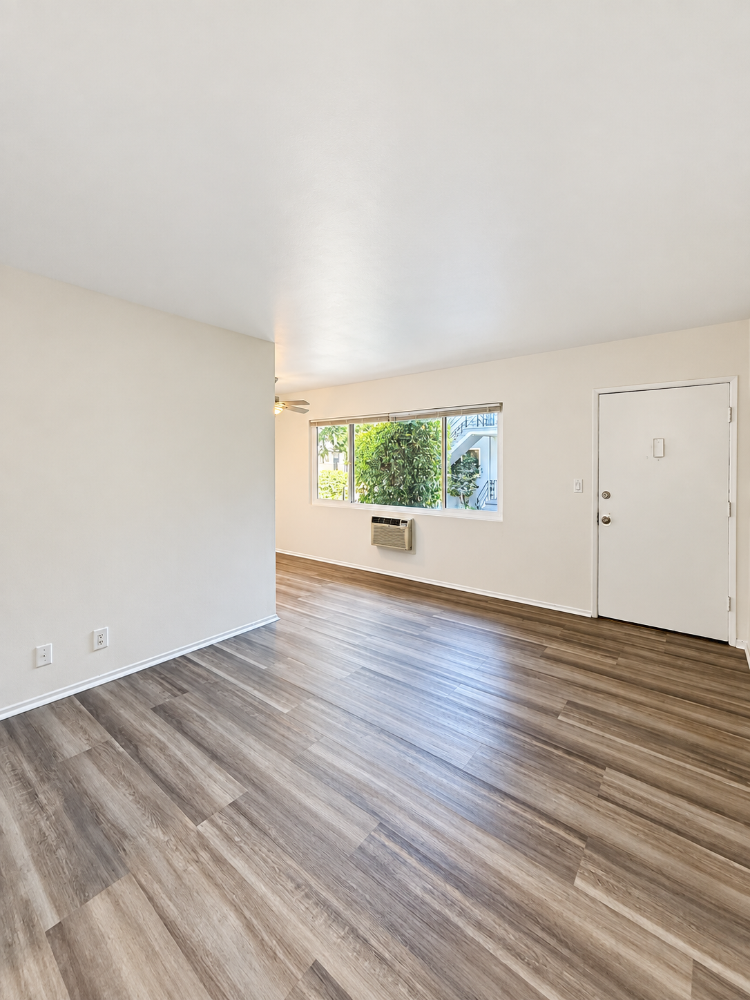 1 bedroom apartment, pet friendly in 1117 Laurel Ave, Unit 6 West Hollywood, CA 90046 — photo 2