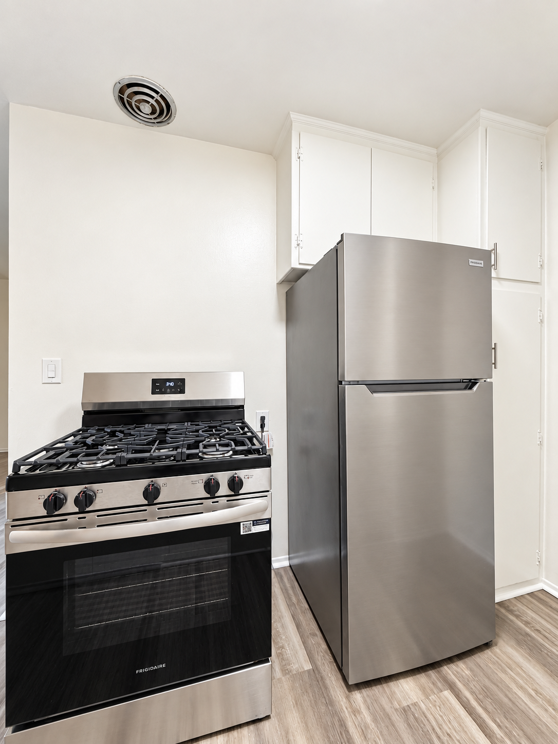 1 bedroom apartment, pet friendly in 1117 Laurel Ave, Unit 6 West Hollywood, CA 90046 — photo 5