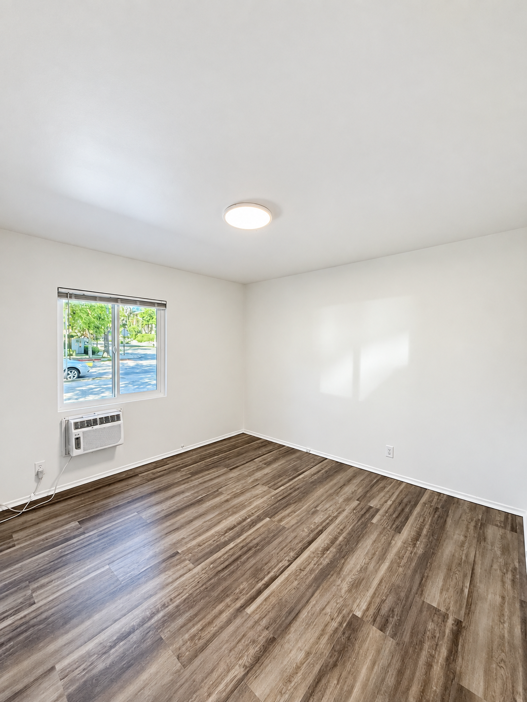 1 bedroom apartment, pet friendly in 1117 Laurel Ave, Unit 6 West Hollywood, CA 90046 — photo 4