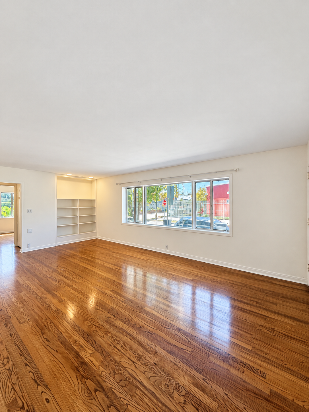 2 bedroom apartment, pet friendly in 418 Vernon Ave, Unit A Los Angeles, CA 90291 — photo 9