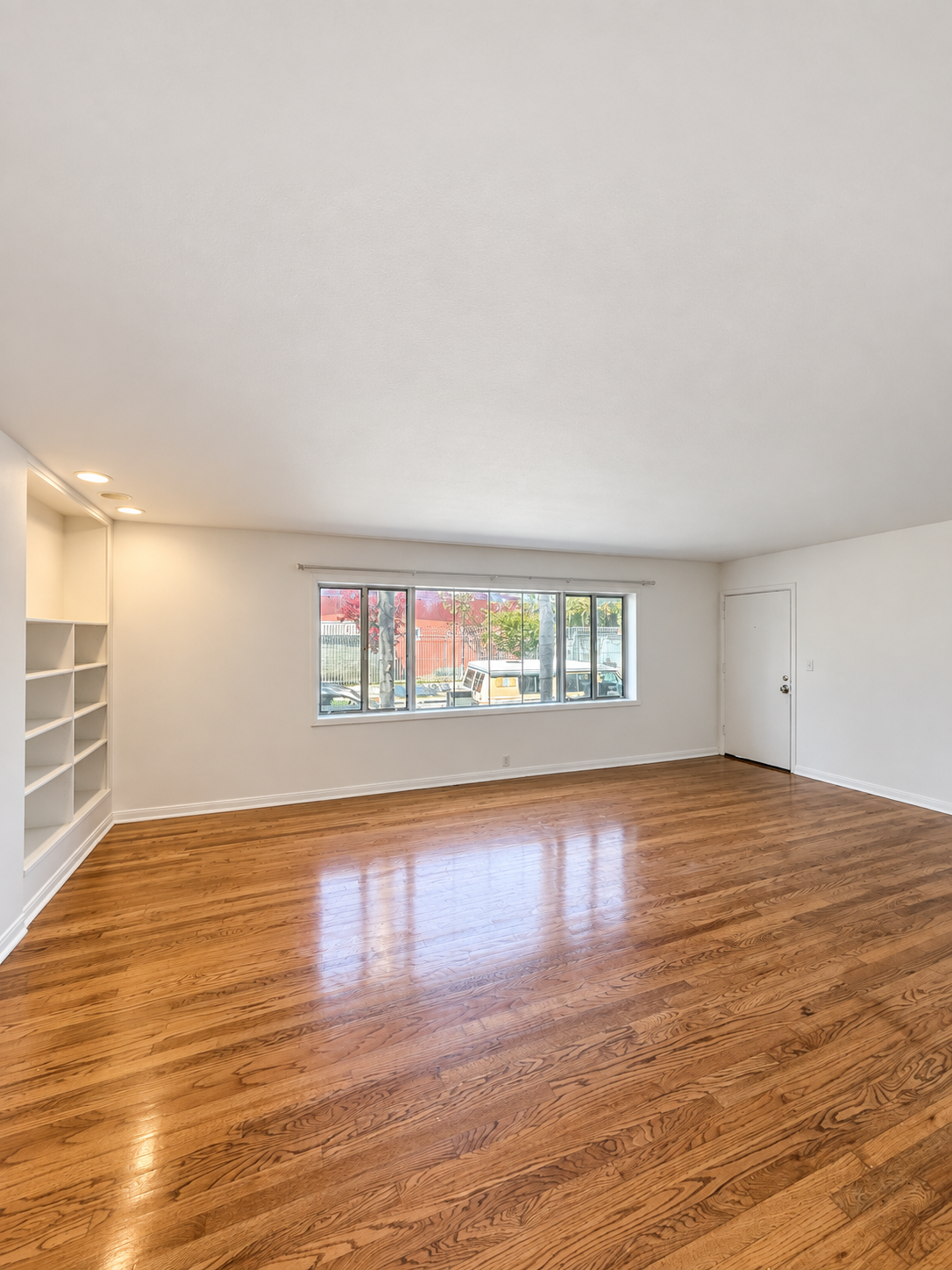 2 bedroom apartment, pet friendly in 418 Vernon Ave, Unit A Los Angeles, CA 90291 — photo 10