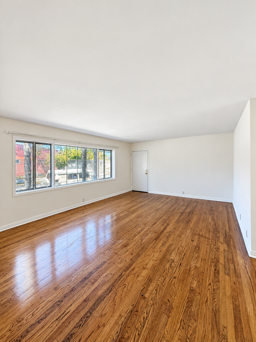 2 bedroom apartment, pet friendly in 418 Vernon Ave, Unit A Los Angeles, CA 90291 — photo 11