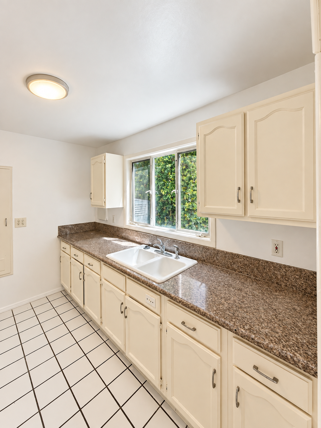 2 bedroom apartment, pet friendly in 418 Vernon Ave, Unit A Los Angeles, CA 90291 — photo 6