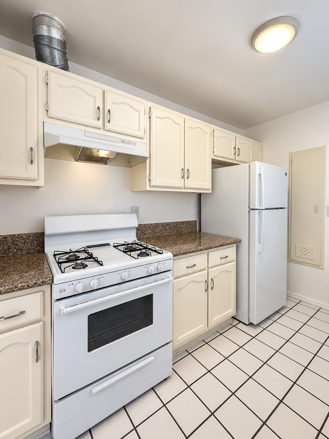 2 bedroom apartment, pet friendly in 418 Vernon Ave, Unit A Los Angeles, CA 90291 — photo 5