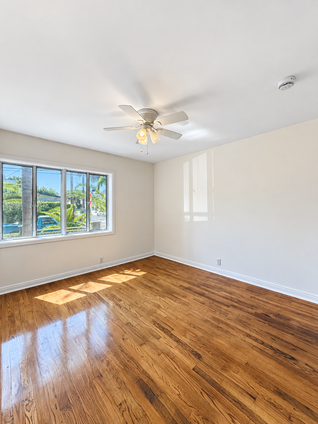 2 bedroom apartment, pet friendly in 418 Vernon Ave, Unit A Los Angeles, CA 90291 — photo 4