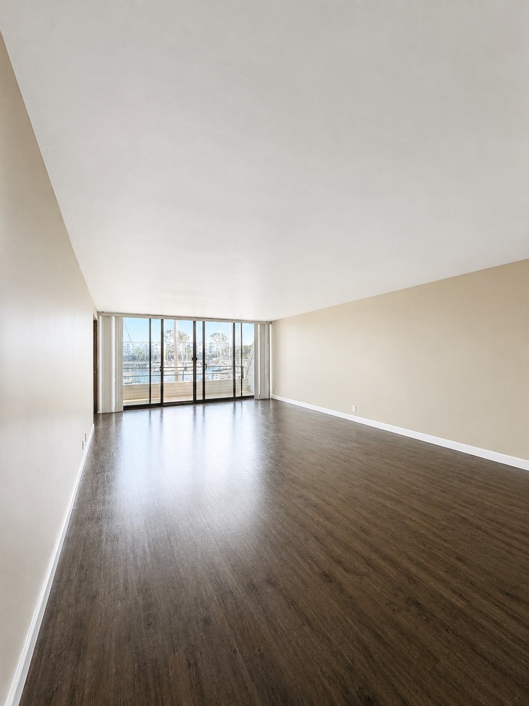 2 bedroom apartment with balcony and gym, pet friendly in 4333 Admiralty Way, Unit 229 Marina Del Rey, CA 90292 — photo 2