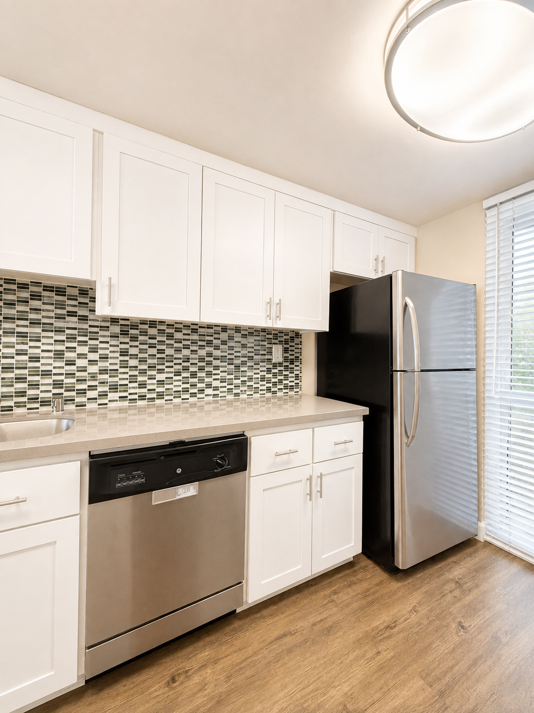 2 bedroom apartment with balcony and gym, pet friendly in 4333 Admiralty Way, Unit 229 Marina Del Rey, CA 90292 — photo 6