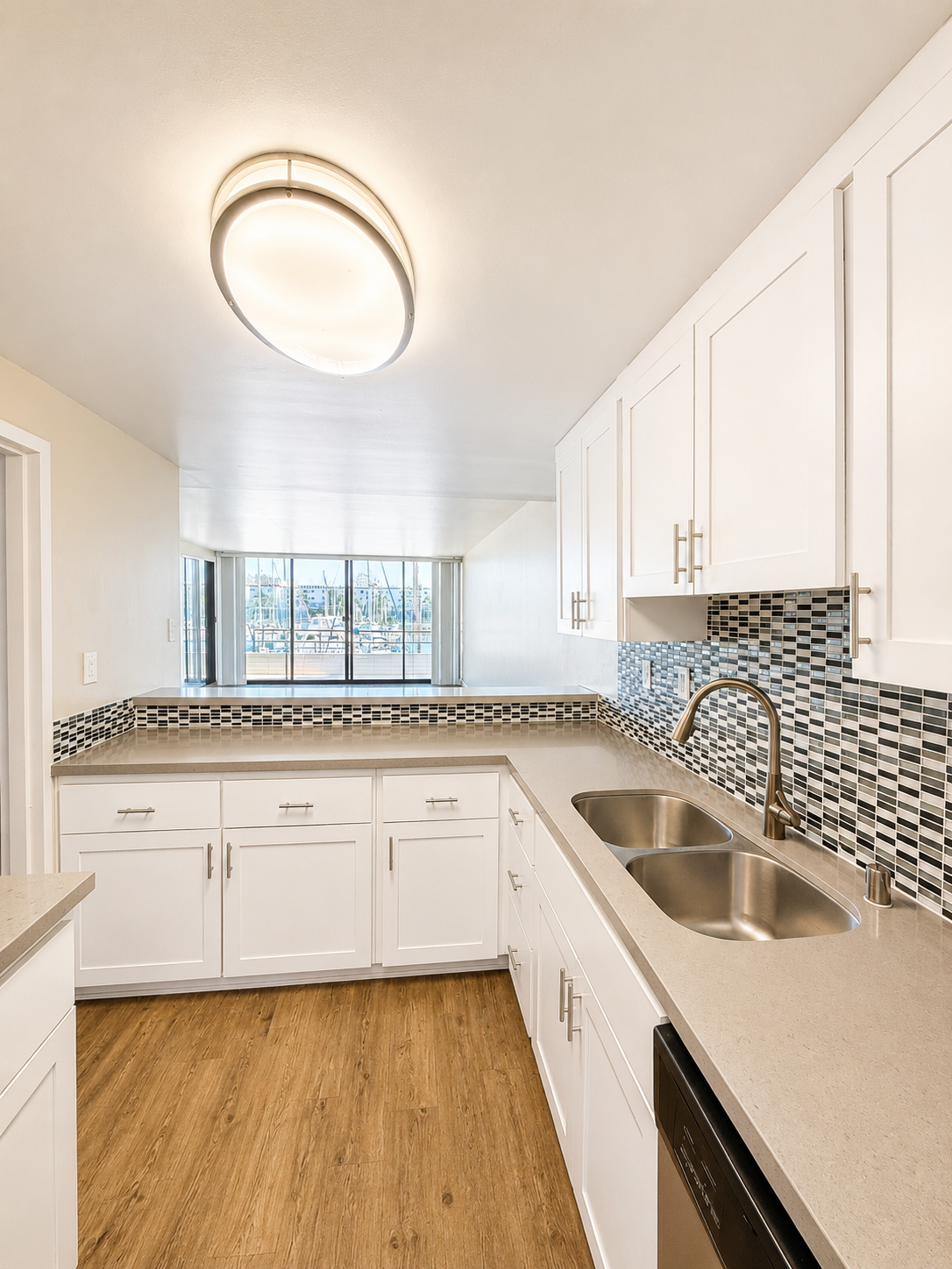 2 bedroom apartment with balcony and gym, pet friendly in 4333 Admiralty Way, Unit 229 Marina Del Rey, CA 90292 — photo 7
