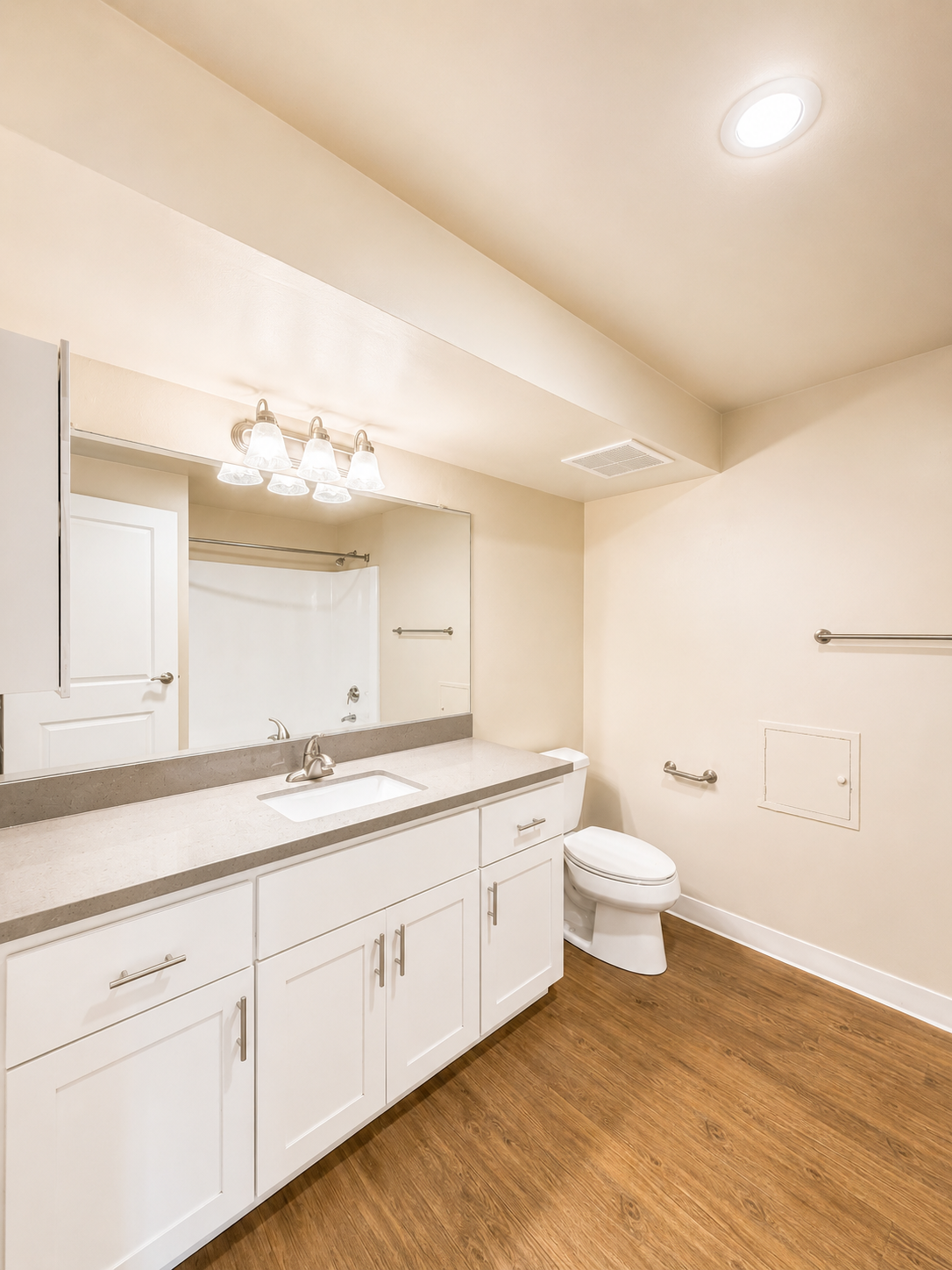 2 bedroom apartment with balcony and gym, pet friendly in 4333 Admiralty Way, Unit 229 Marina Del Rey, CA 90292 — photo 8