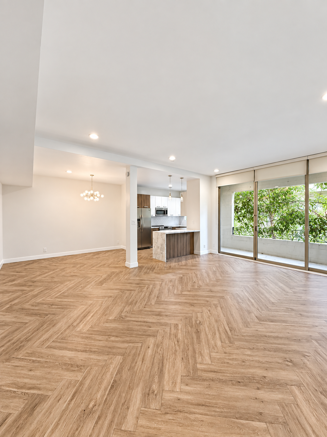2 bedroom apartment with balcony, pet friendly in 409 N Palm Dr, Unit 303 Beverly Hills, CA 90210 — photo 2