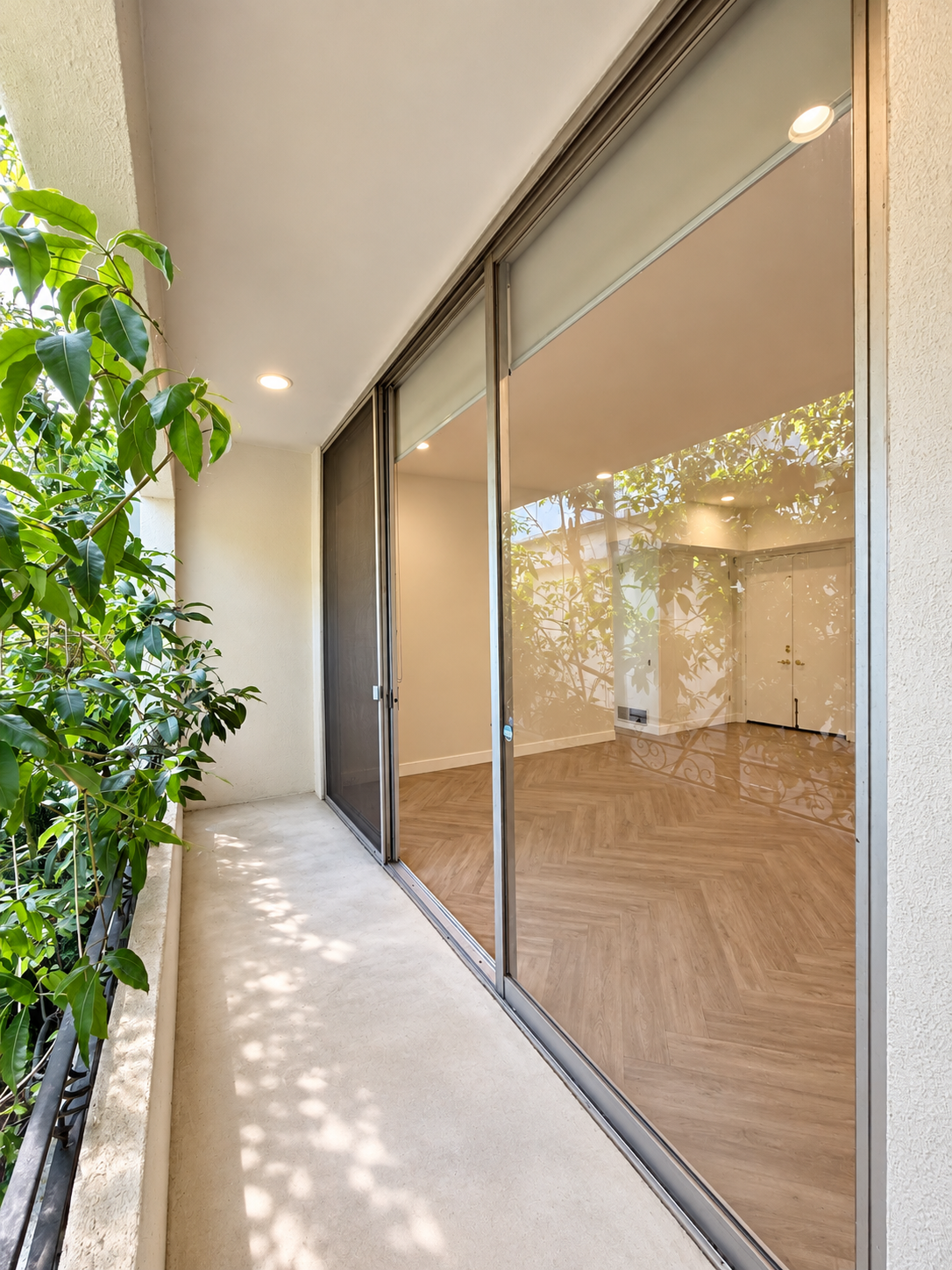 2 bedroom apartment with balcony, pet friendly in 409 N Palm Dr, Unit 303 Beverly Hills, CA 90210 — photo 19