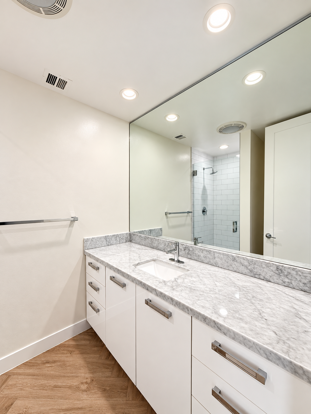 2 bedroom apartment with balcony, pet friendly in 409 N Palm Dr, Unit 303 Beverly Hills, CA 90210 — photo 8