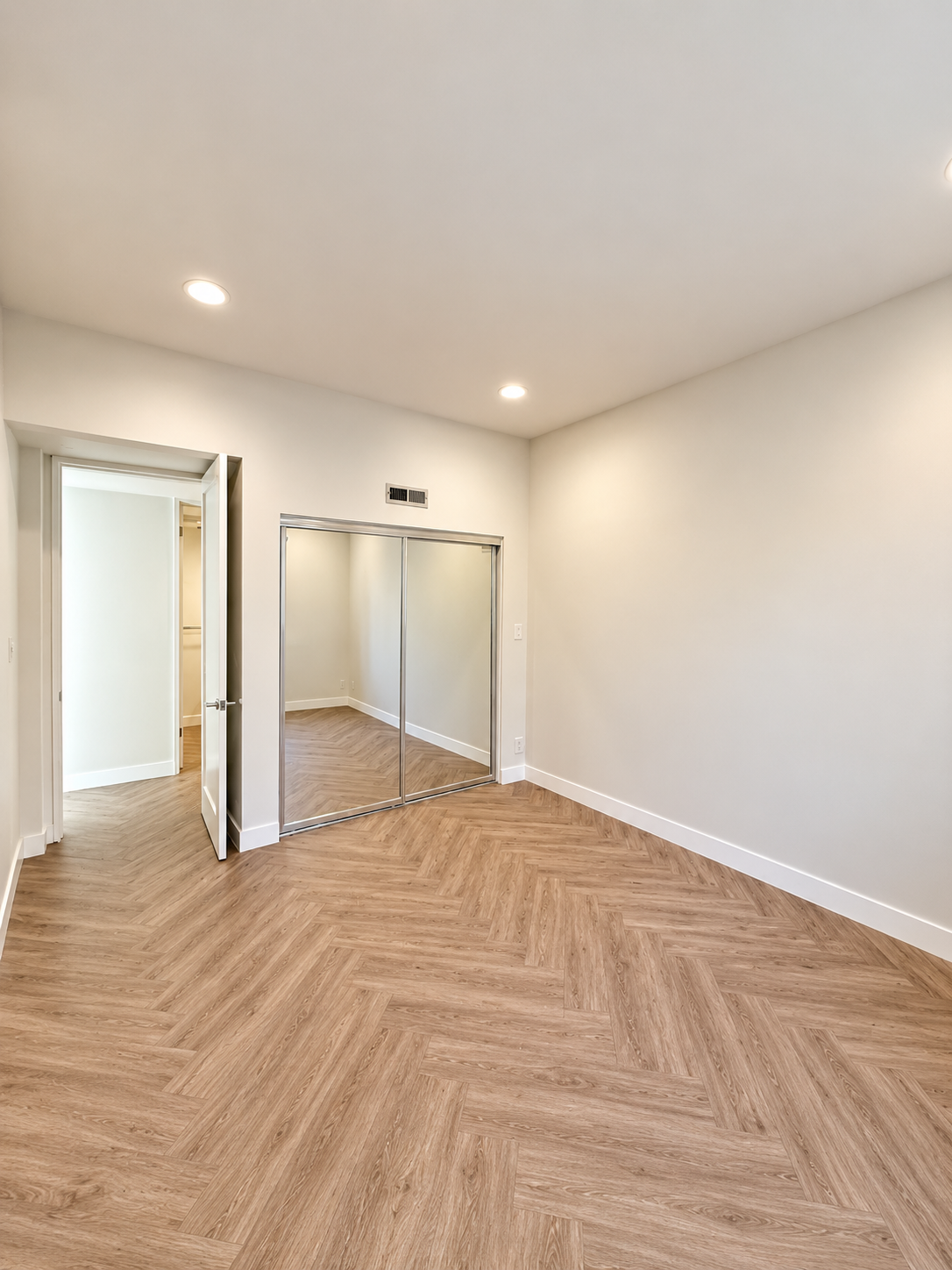2 bedroom apartment with balcony, pet friendly in 409 N Palm Dr, Unit 303 Beverly Hills, CA 90210 — photo 16