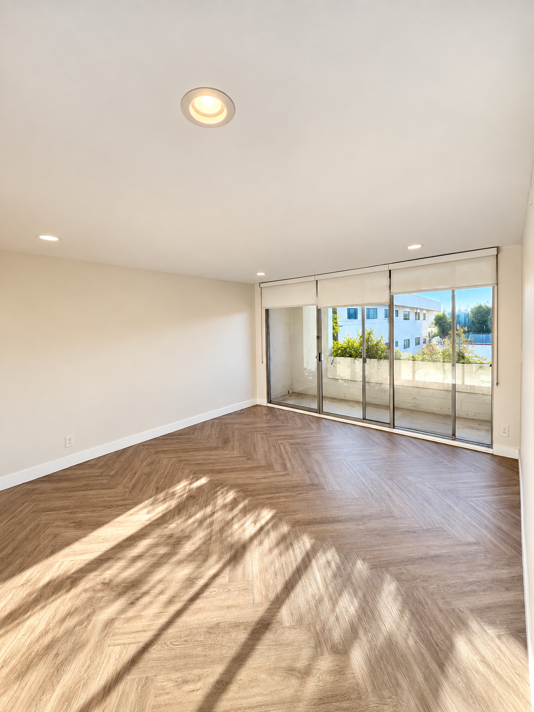 2 bedroom apartment with balcony, pet friendly in 409 N Palm Dr, Unit 303 Beverly Hills, CA 90210 — photo 4