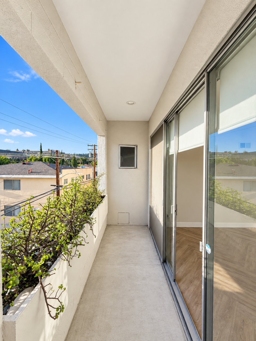 2 bedroom apartment with balcony, pet friendly in 409 N Palm Dr, Unit 303 Beverly Hills, CA 90210 — photo 20