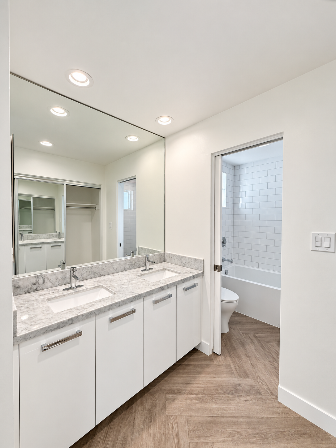 2 bedroom apartment with balcony, pet friendly in 409 N Palm Dr, Unit 303 Beverly Hills, CA 90210 — photo 7