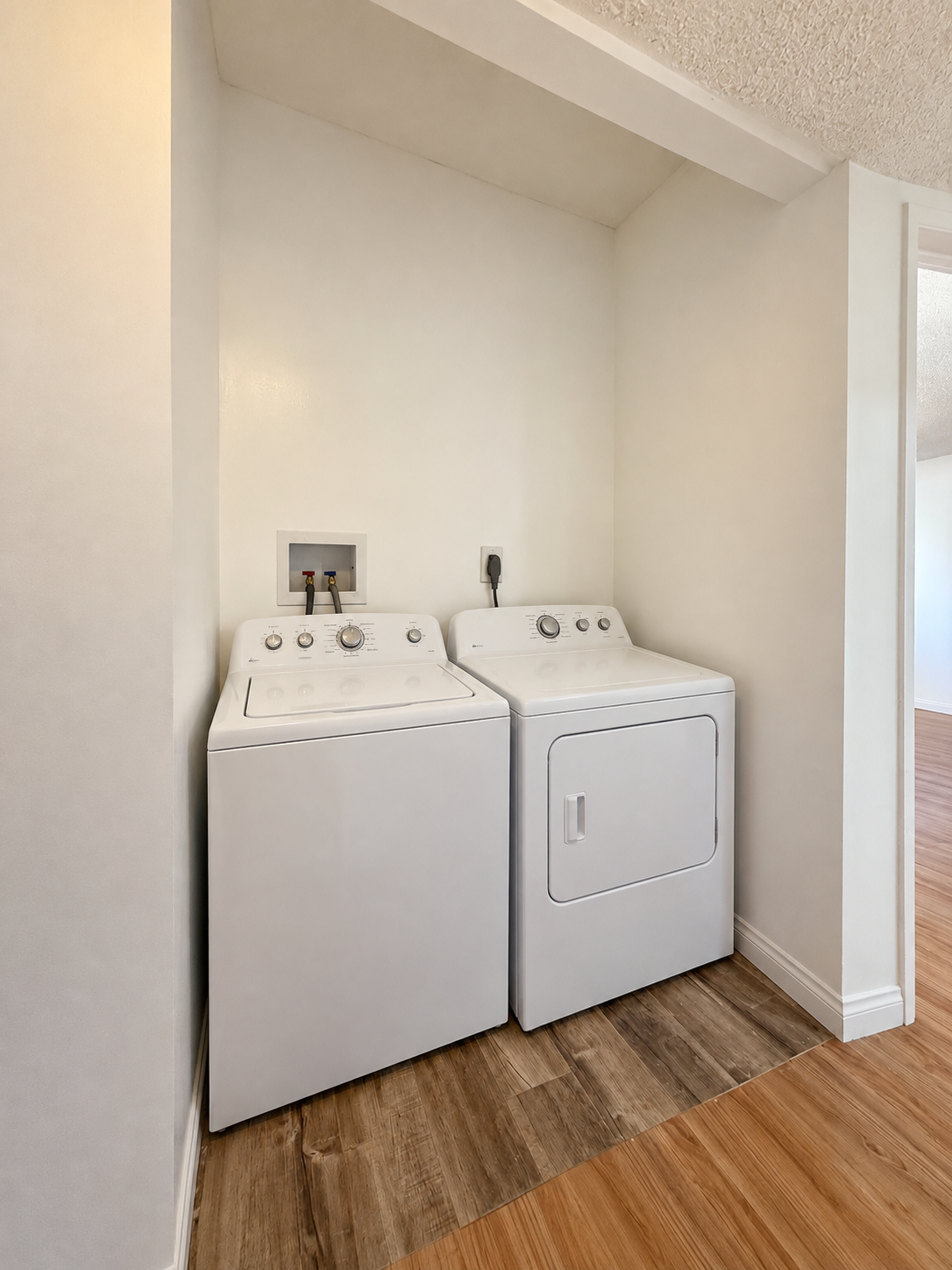 3 bedroom apartment, pet friendly in 1044 N Curson Ave, Unit 1 West Hollywood, CA 90046 — photo 10