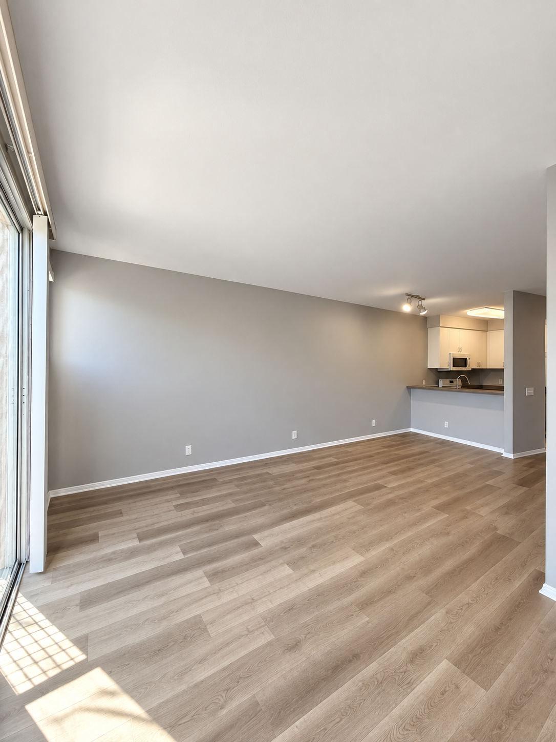 2 bedroom apartment with balcony, pet friendly in 4311 Alcove Ave, Unit 3 Los Angeles, CA 91604 — photo 2