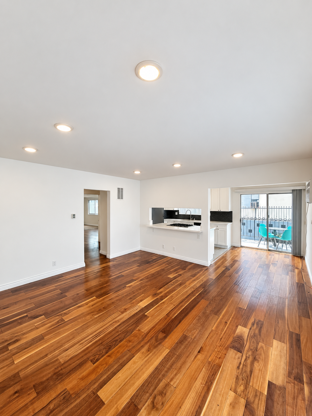 2 bedroom apartment with balcony, pet friendly in 1343 N Martel Ave, Unit 4 Los Angeles, CA 90046 — photo 2