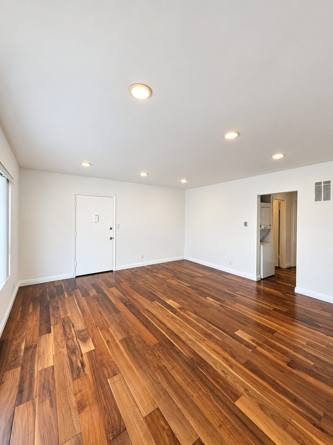 2 bedroom apartment with balcony, pet friendly in 1343 N Martel Ave, Unit 4 Los Angeles, CA 90046 — photo 8