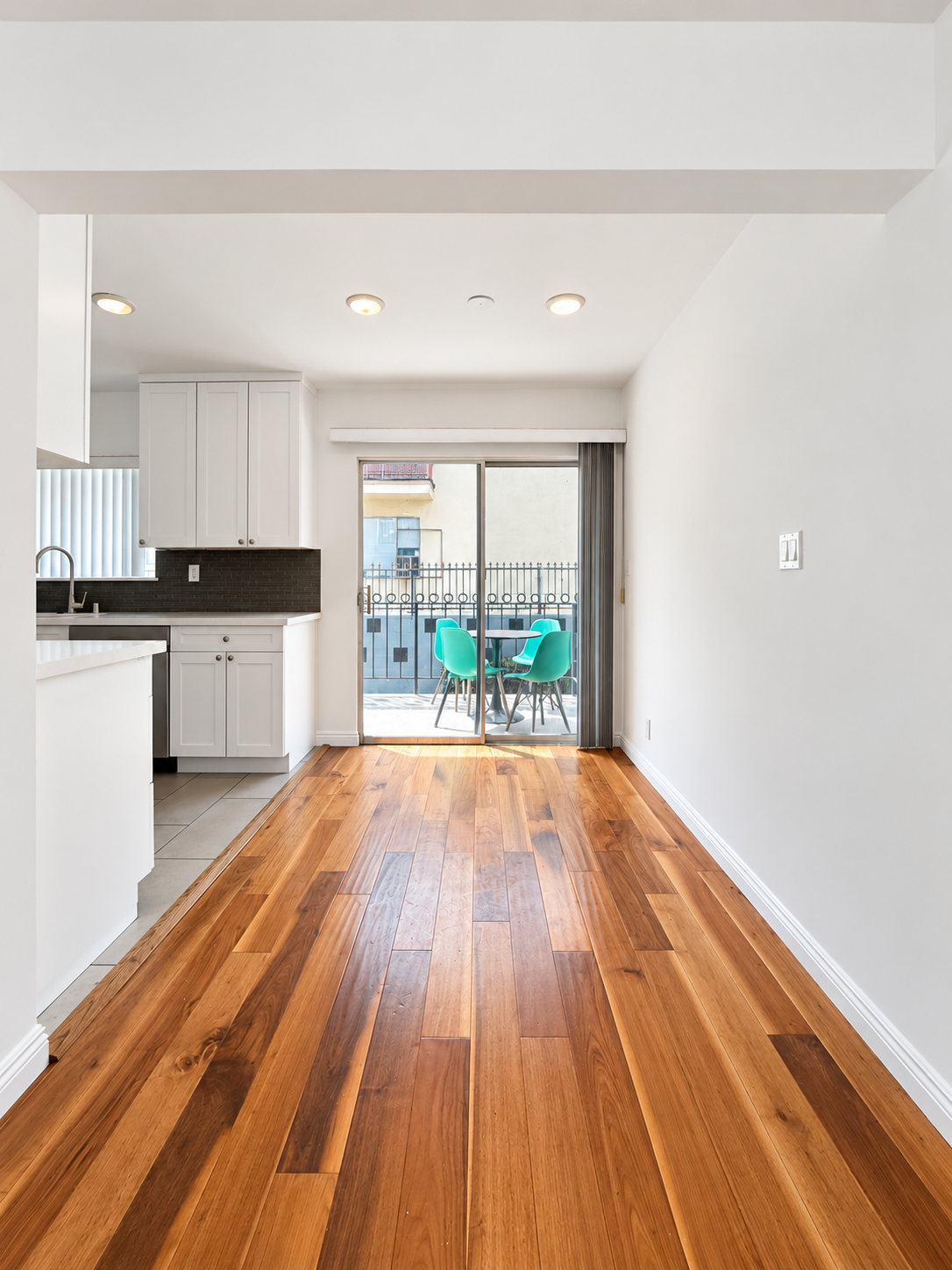 2 bedroom apartment with balcony, pet friendly in 1343 N Martel Ave, Unit 4 Los Angeles, CA 90046 — photo 7