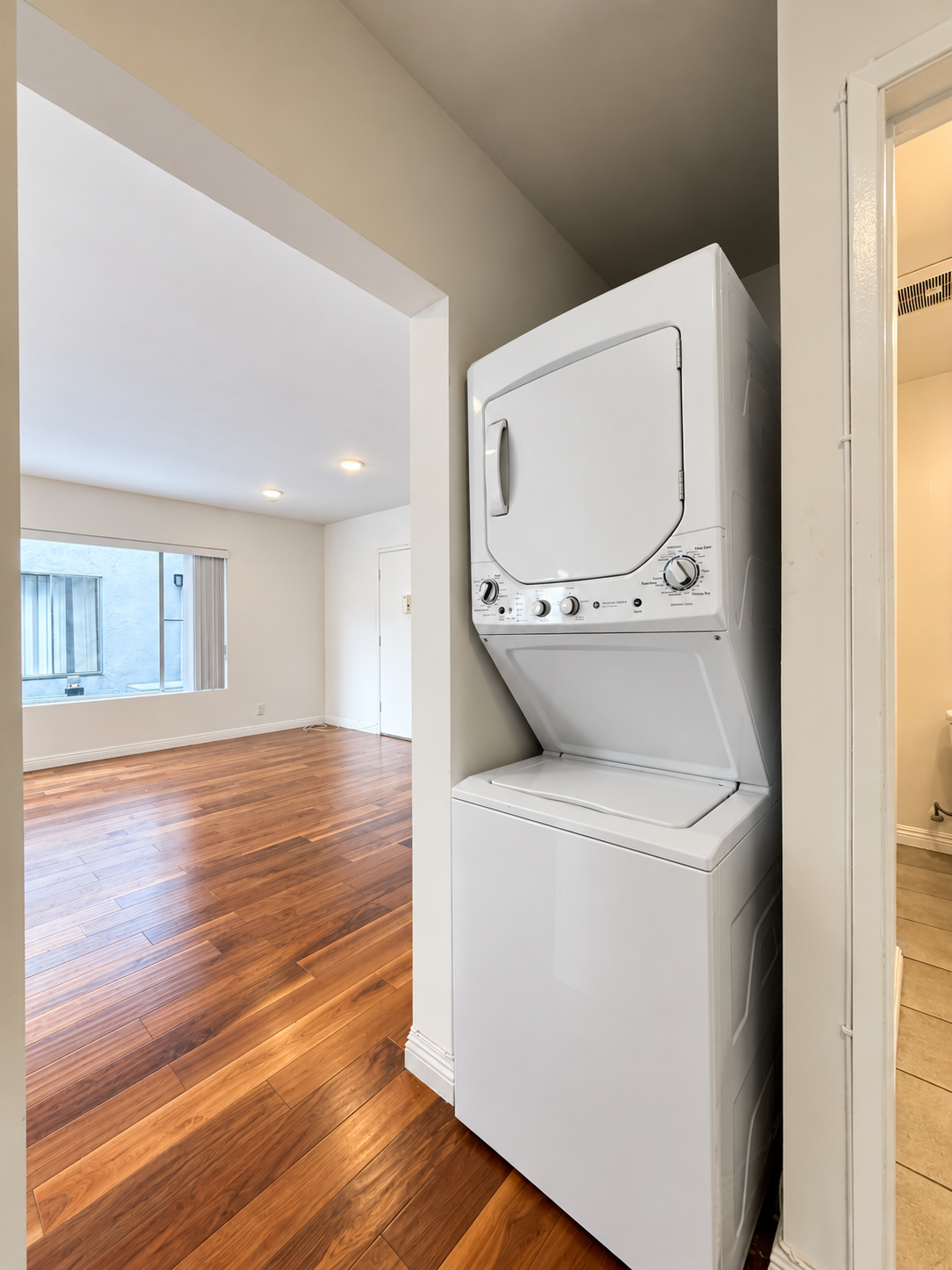 2 bedroom apartment with balcony, pet friendly in 1343 N Martel Ave, Unit 4 Los Angeles, CA 90046 — photo 12