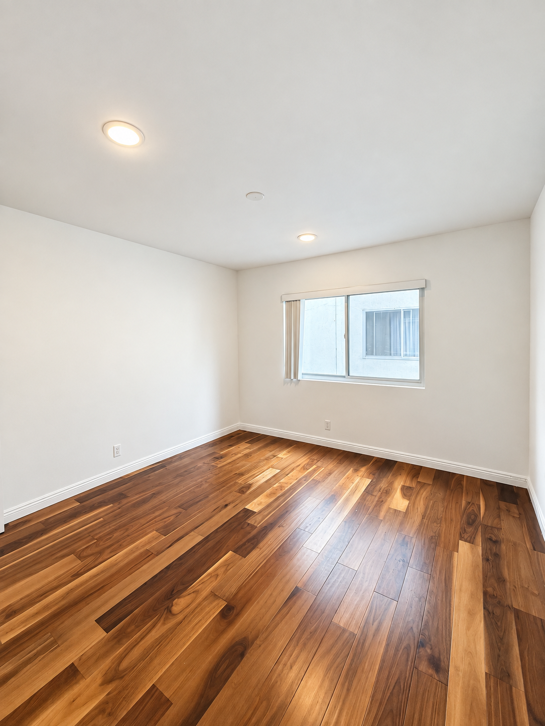 2 bedroom apartment with balcony, pet friendly in 1343 N Martel Ave, Unit 4 Los Angeles, CA 90046 — photo 4