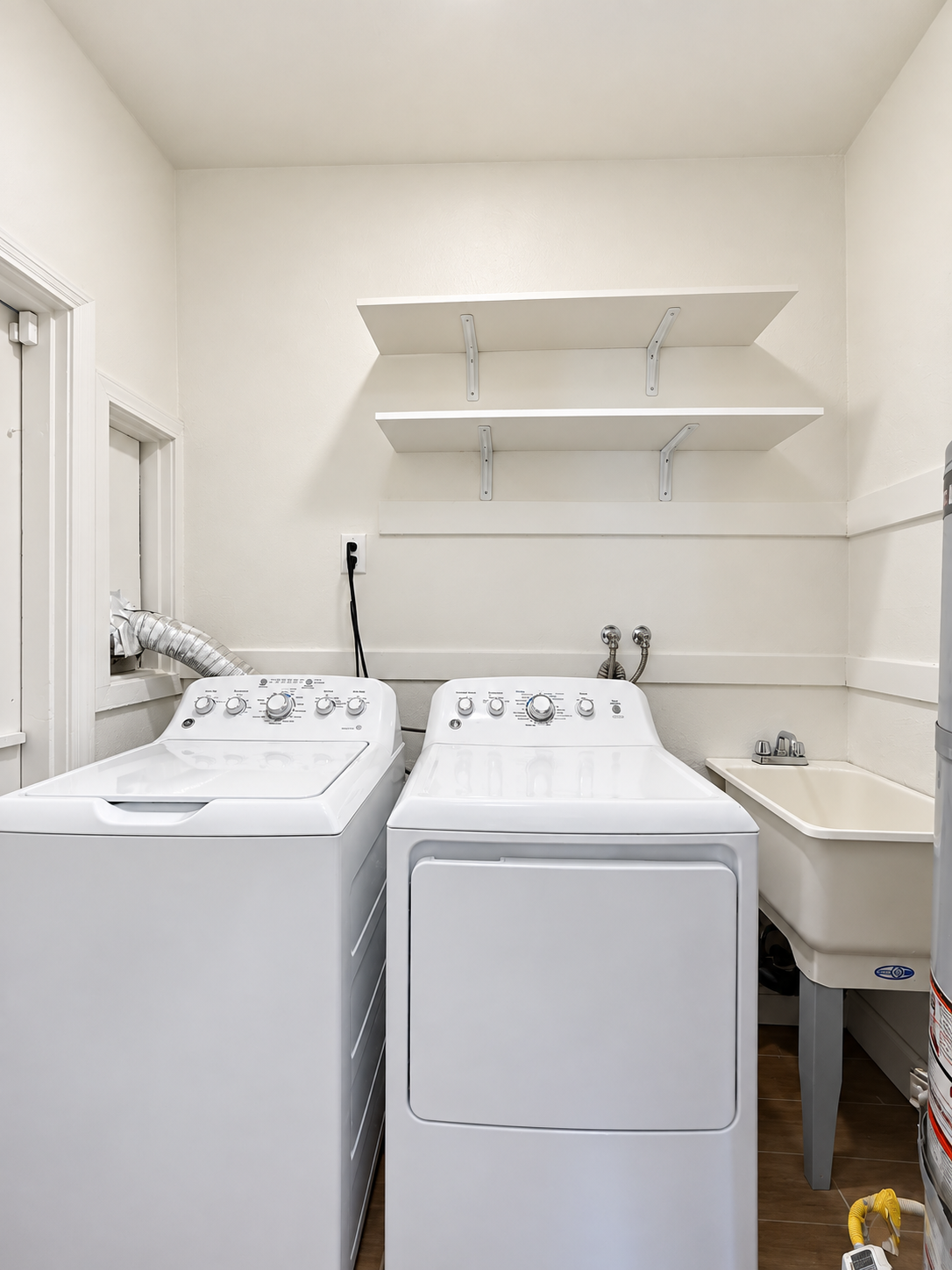 2 bedroom apartment, pet friendly in 456 N Orange Grove Ave, Los Angeles, CA 90036 — photo 11