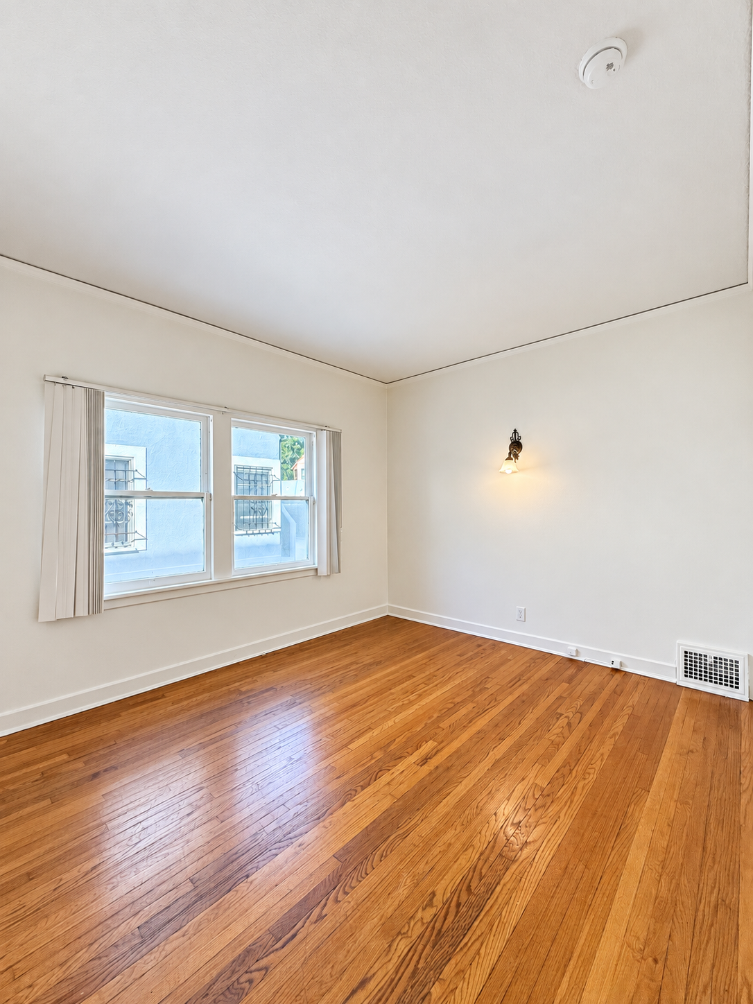 2 bedroom apartment, pet friendly in 456 N Orange Grove Ave, Los Angeles, CA 90036 — photo 17