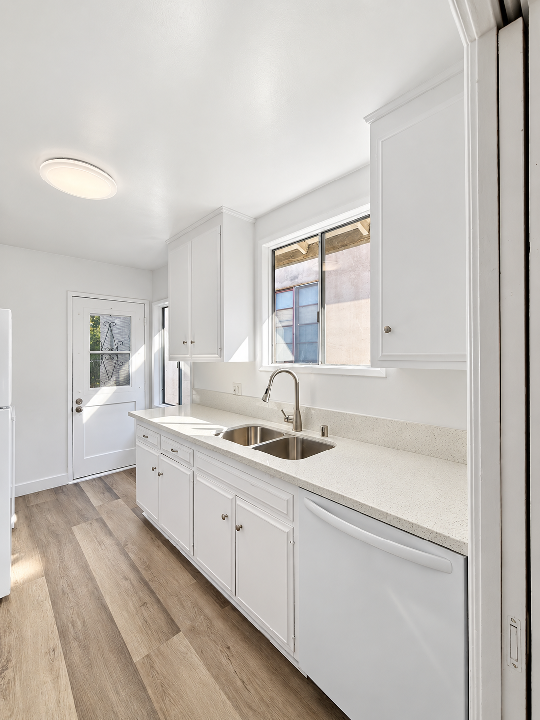 2 bedroom apartment, pet friendly in 1474 S Wooster St, Unit 1/2 Los Angeles, CA 90035 — photo 6