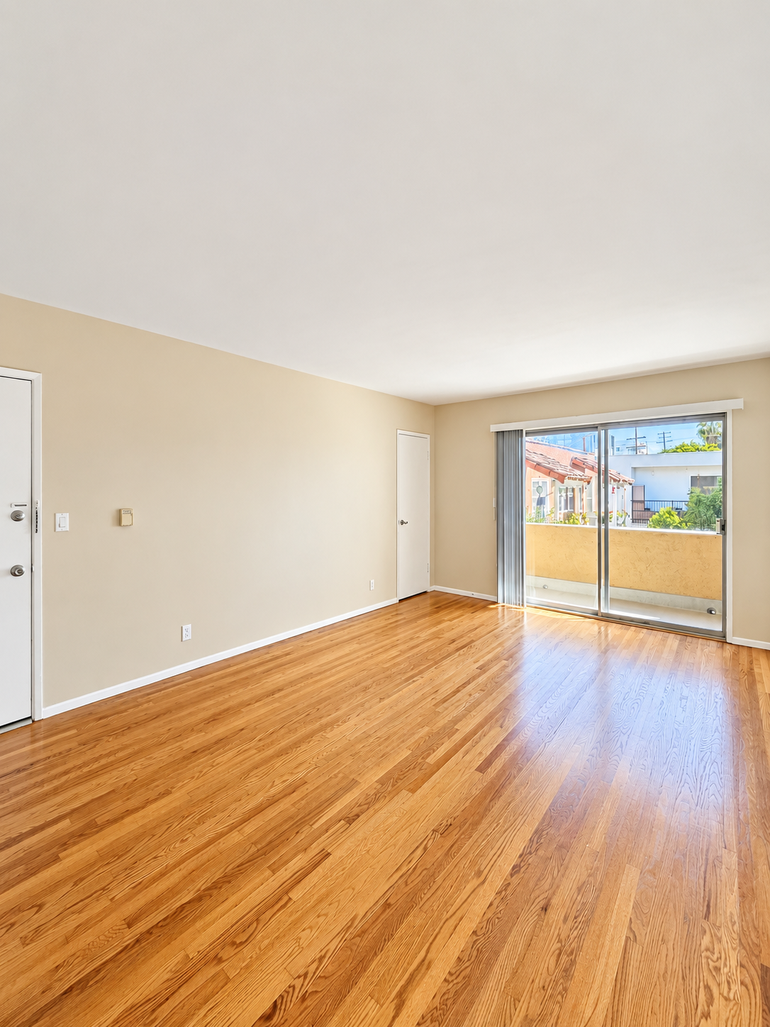 2 bedroom apartment with balcony, pet friendly in 816 Hayworth Ave, Unit 9 Los Angeles, CA 90046 — photo 13