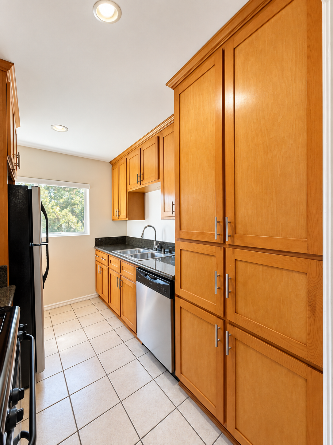 2 bedroom apartment with balcony, pet friendly in 816 Hayworth Ave, Unit 9 Los Angeles, CA 90046 — photo 7