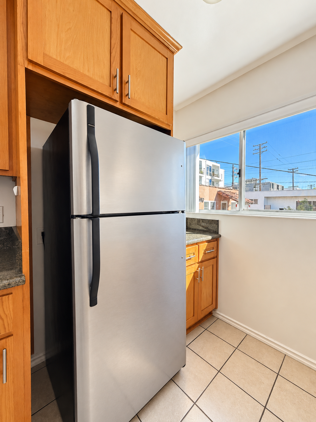 2 bedroom apartment with balcony, pet friendly in 816 Hayworth Ave, Unit 9 Los Angeles, CA 90046 — photo 6