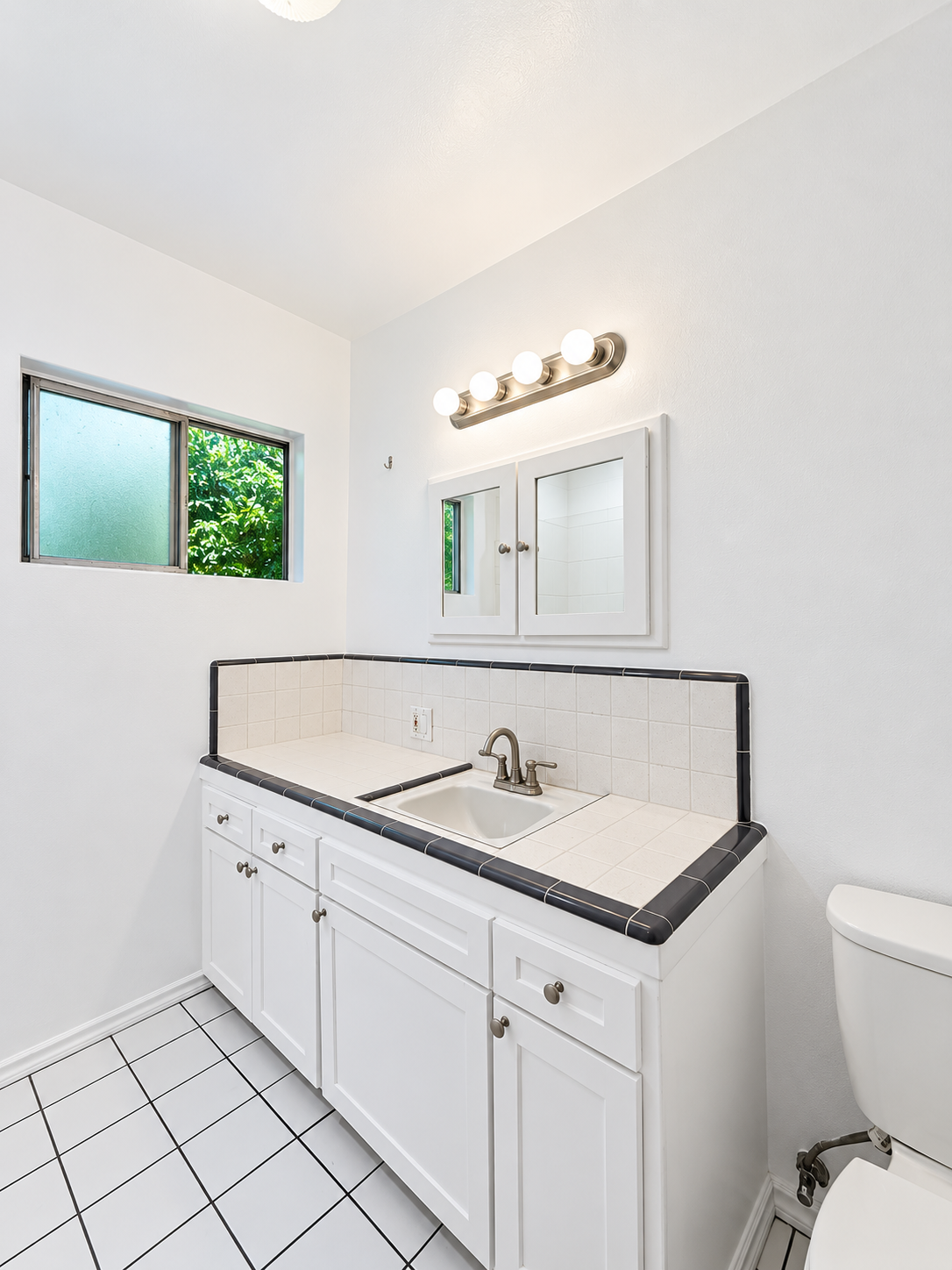 2 bedroom apartment with balcony, pet friendly in 816 Hayworth Ave, Unit 9 Los Angeles, CA 90046 — photo 9