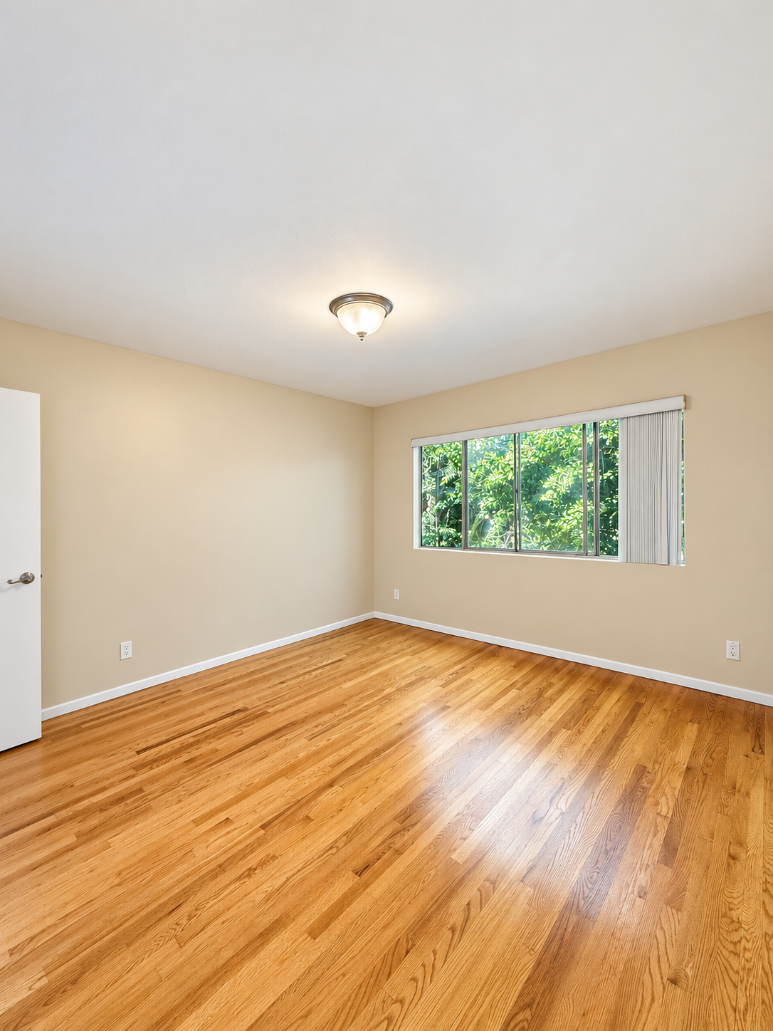 2 bedroom apartment with balcony, pet friendly in 816 Hayworth Ave, Unit 9 Los Angeles, CA 90046 — photo 4