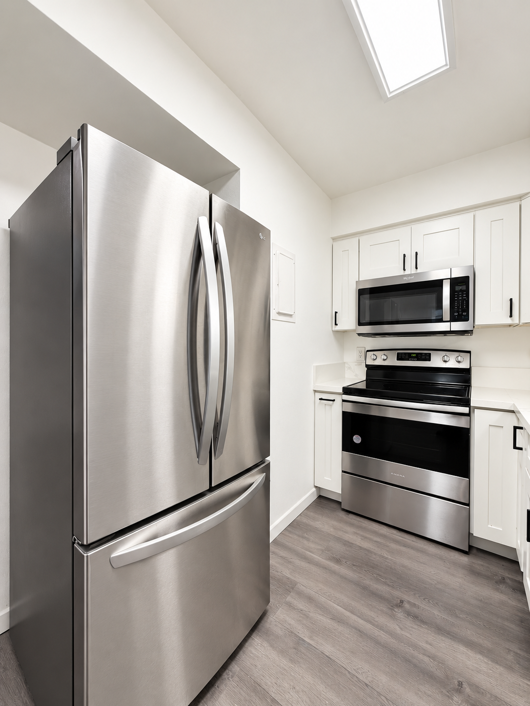 2 bedroom apartment with balcony, pet friendly in 1615 Greenfield Ave, Unit 11 Los Angeles, CA 90025 — photo 6