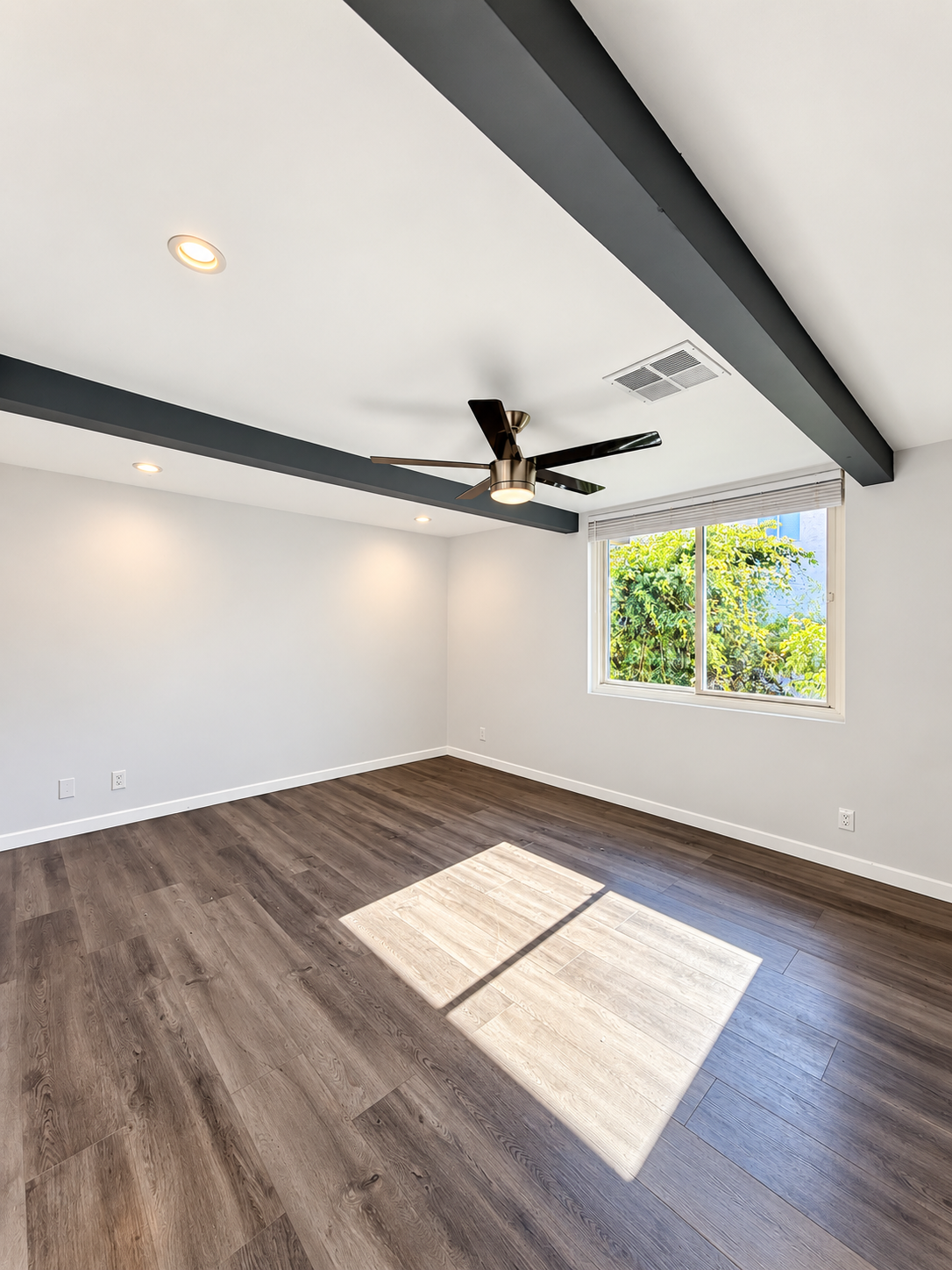 2 bedroom apartment with balcony, pet friendly in 1615 Greenfield Ave, Unit 11 Los Angeles, CA 90025 — photo 4