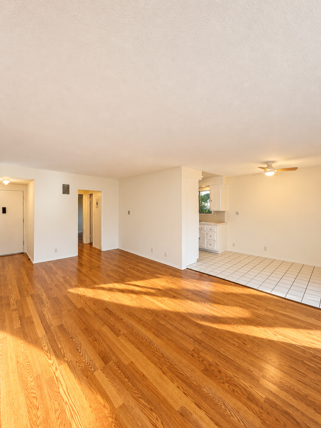 1 bedroom apartment with balcony, pet friendly in 1036 N Crescent Heights Blvd, Unit 6 West Hollywood, CA 90046 — photo 2