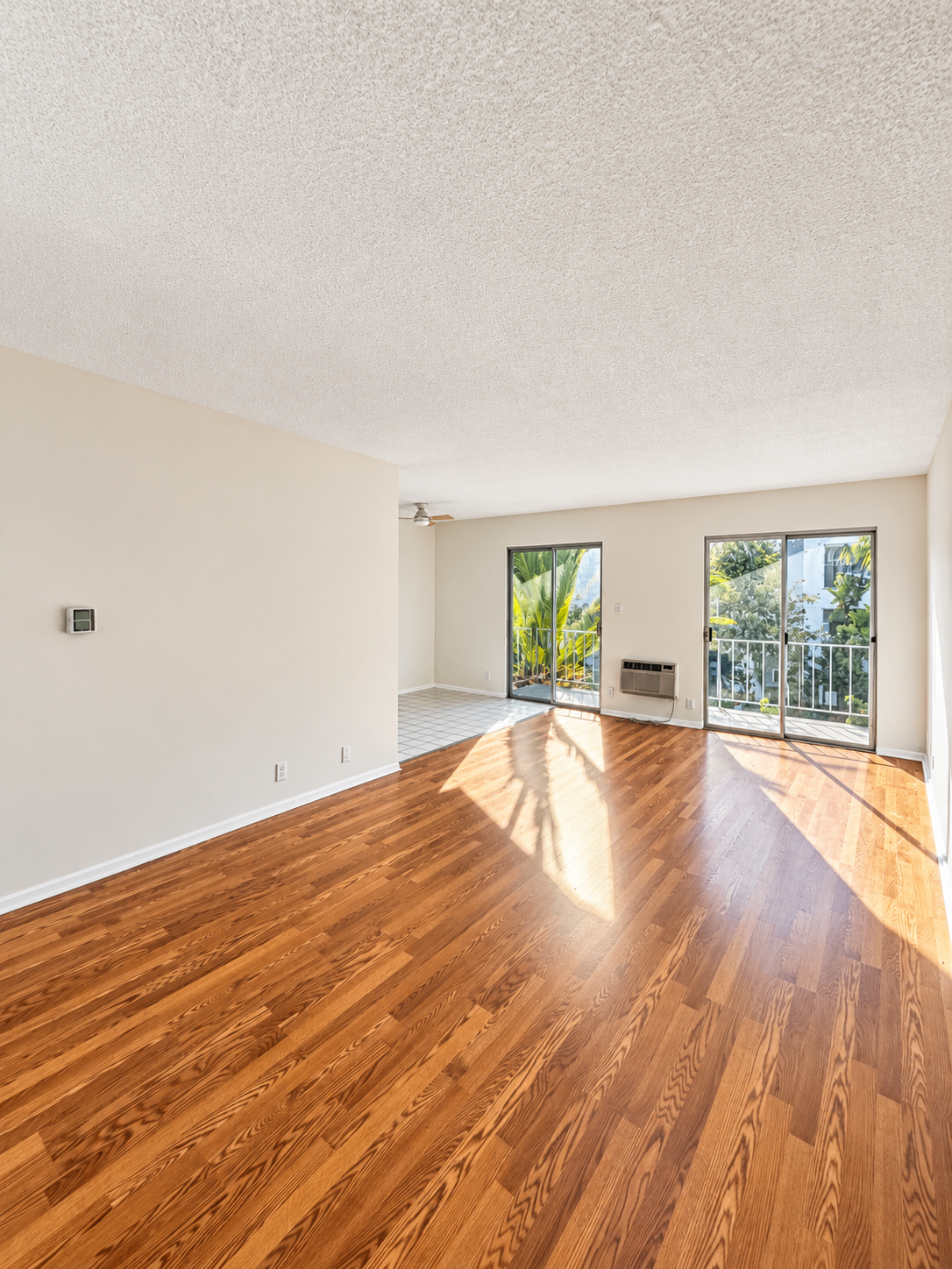 1 bedroom apartment with balcony, pet friendly in 1036 N Crescent Heights Blvd, Unit 6 West Hollywood, CA 90046 — photo 10