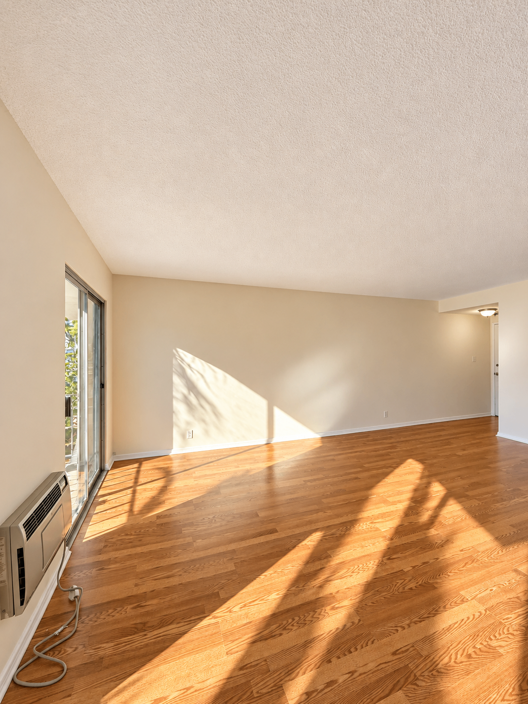 1 bedroom apartment with balcony, pet friendly in 1036 N Crescent Heights Blvd, Unit 6 West Hollywood, CA 90046 — photo 11