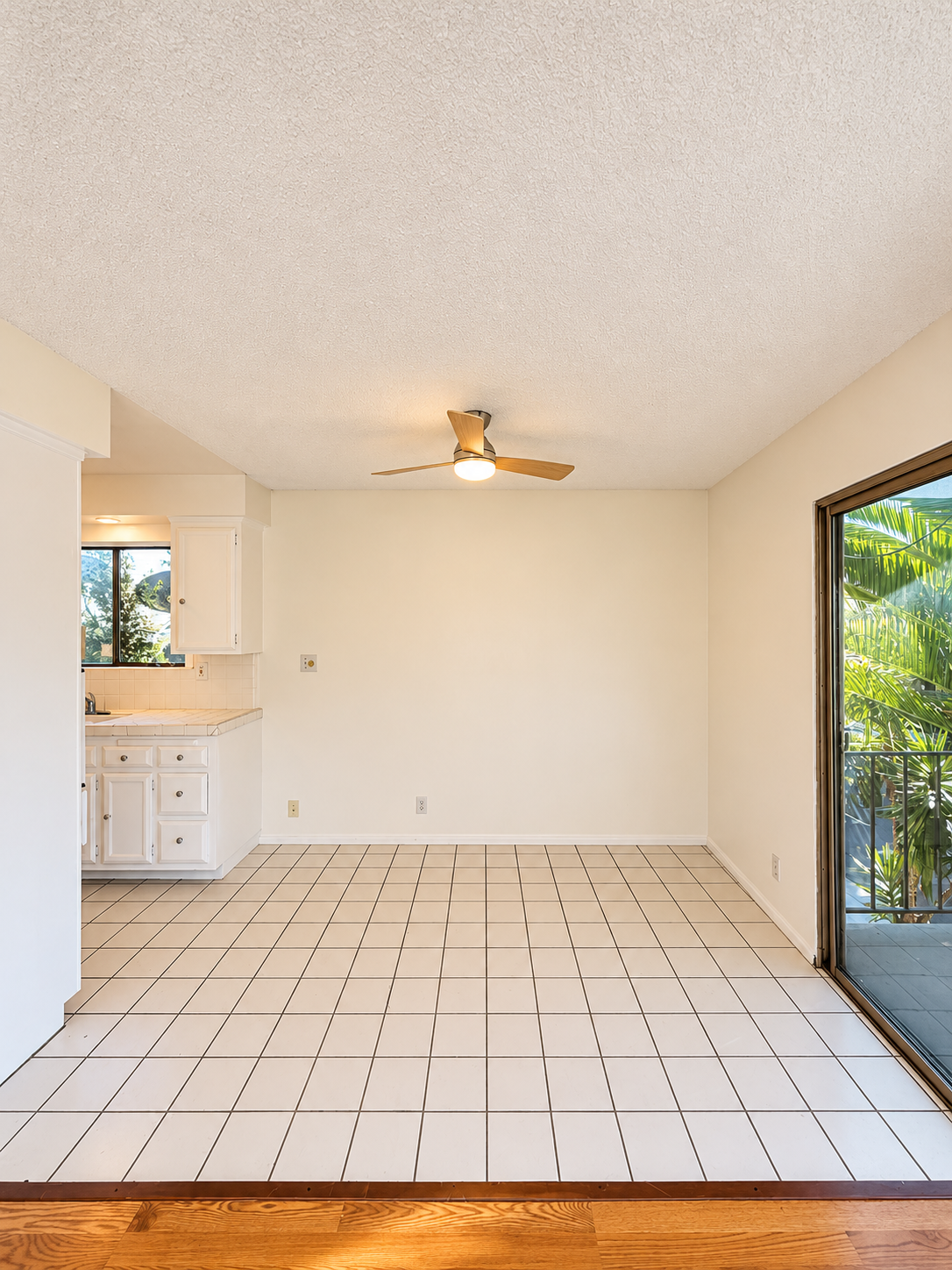 1 bedroom apartment with balcony, pet friendly in 1036 N Crescent Heights Blvd, Unit 6 West Hollywood, CA 90046 — photo 8