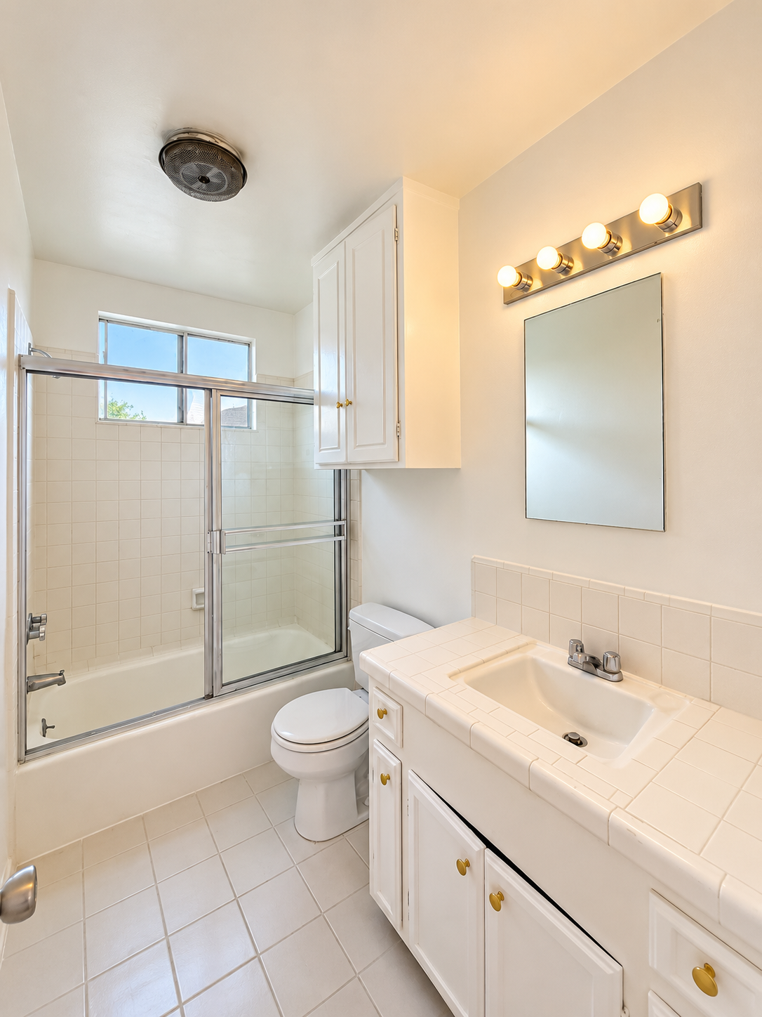 1 bedroom apartment with balcony, pet friendly in 1036 N Crescent Heights Blvd, Unit 6 West Hollywood, CA 90046 — photo 7