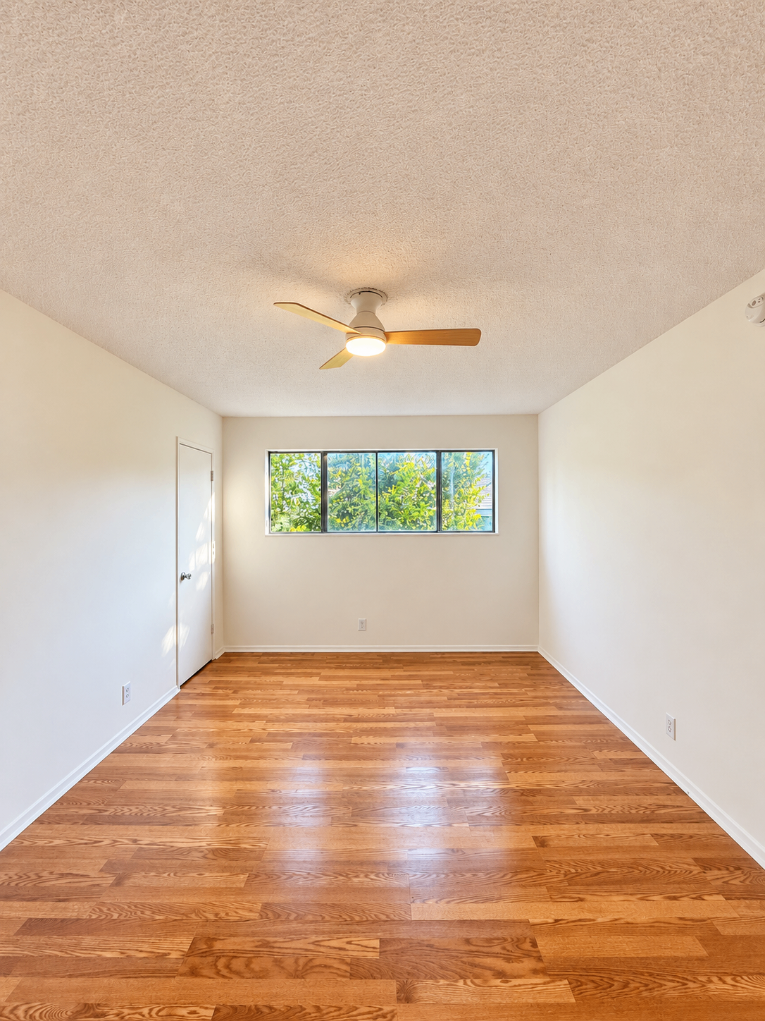 1 bedroom apartment with balcony, pet friendly in 1036 N Crescent Heights Blvd, Unit 6 West Hollywood, CA 90046 — photo 4