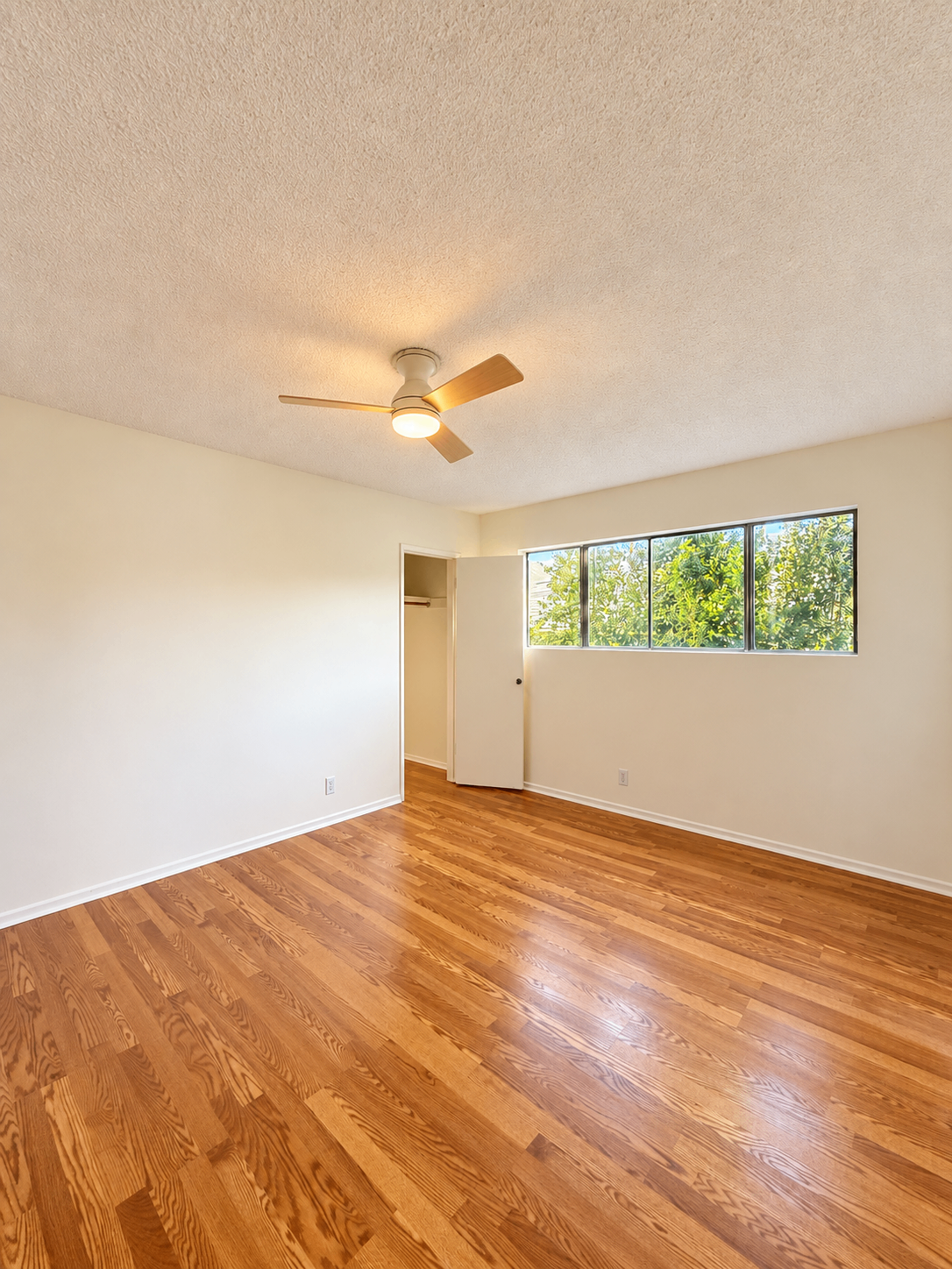 1 bedroom apartment with balcony, pet friendly in 1036 N Crescent Heights Blvd, Unit 6 West Hollywood, CA 90046 — photo 13